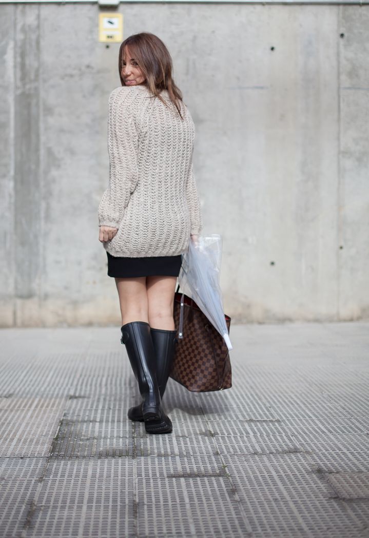 look con botas de agua
